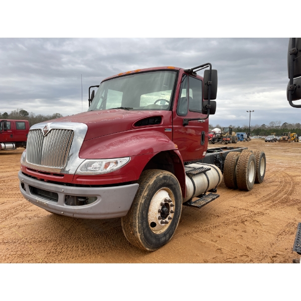 2014 INTERNATIONAL DURASTAR 4400 Cab and Chassis Truck