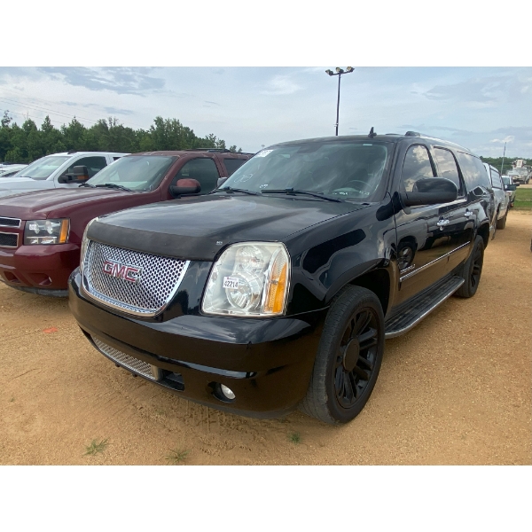 2011 GMC YUKON XL DENALI SUV