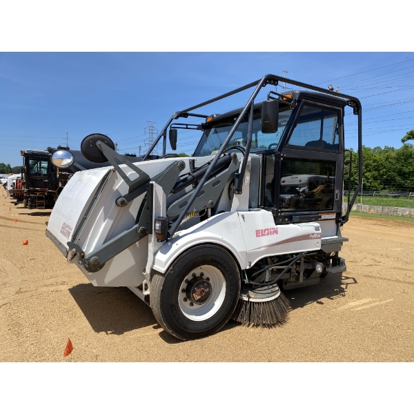 2009 ELGIN PELICAN Sweeper Truck