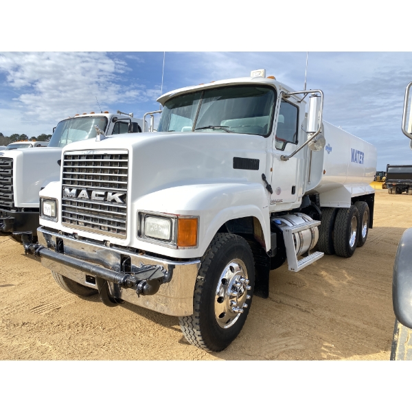 2012 MACK CHU613 Water Truck