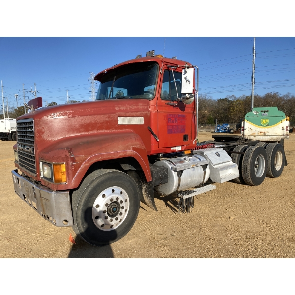 1998 MACK CH613 Day Cab Truck