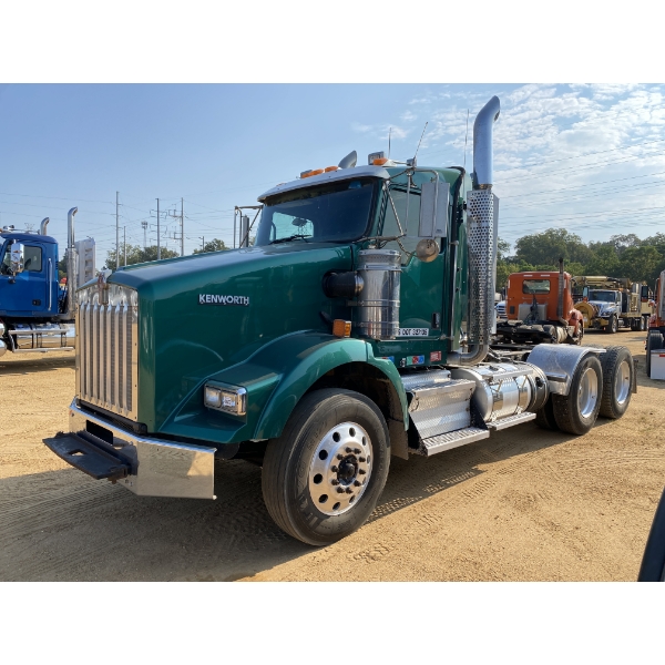 2020 KENWORTH T800 Day Cab Truck
