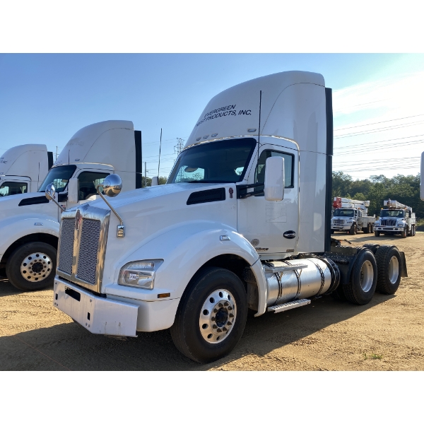 2018 KENWORTH T880 Day Cab Truck