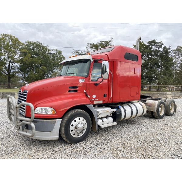 2013 MACK CXU613 Sleeper Truck