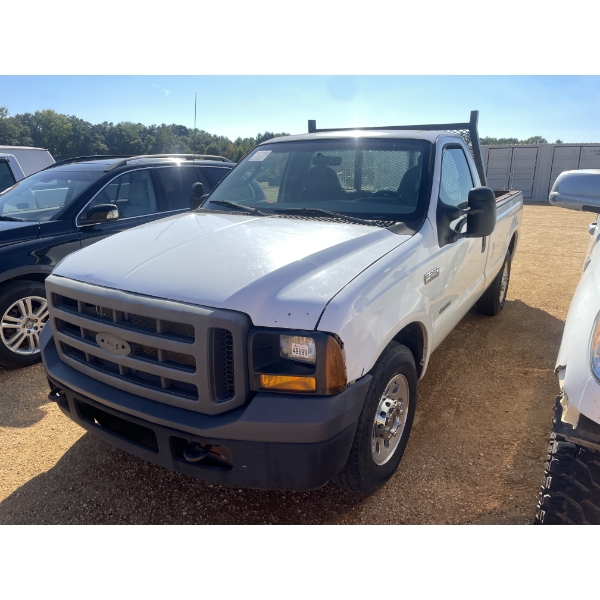 2005 FORD F250 XL Pickup Truck