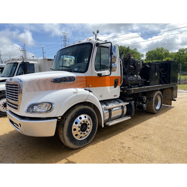 2012 FREIGHTLINER M2 Fuel / Lube Truck