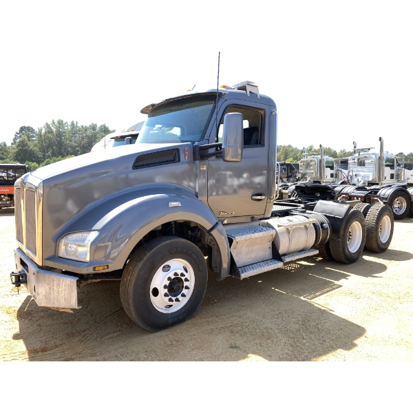 2020 KENWORTH T880 Day Cab Truck