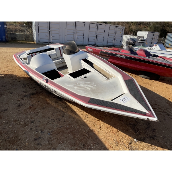 LEGEND DOMINATOR 202 Boat