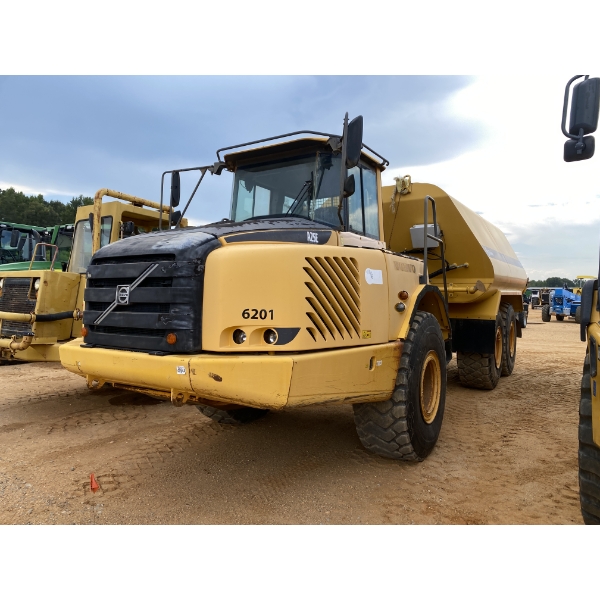 2010 VOLVO A25E Water Wagon