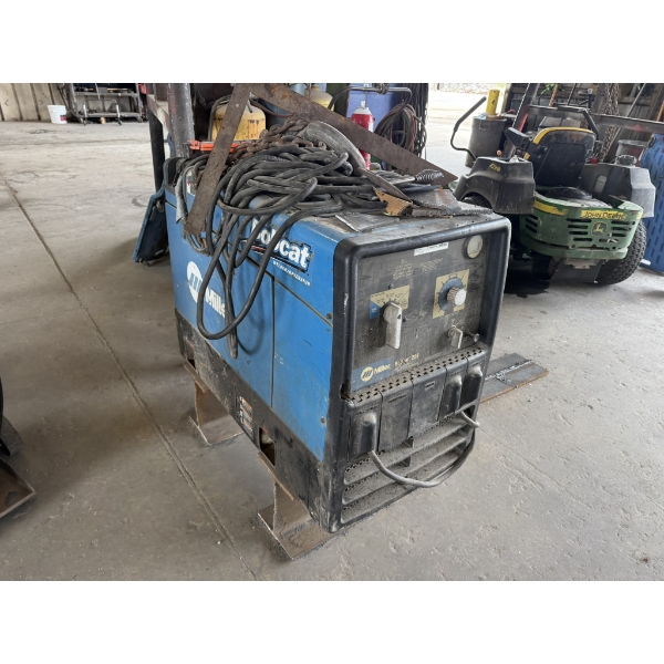 MILLER BOBCAT 225 WELDER