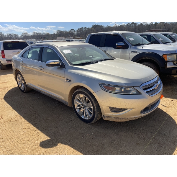 2011 FORD TAURUS LIMITED Automobile