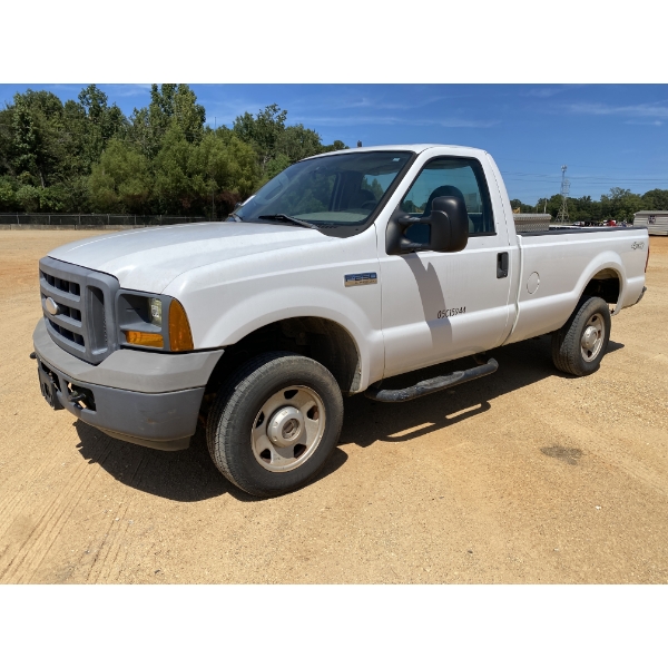 2005 FORD F250 XL Pickup Truck