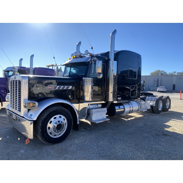 2016 PETERBILT 389 Sleeper Truck