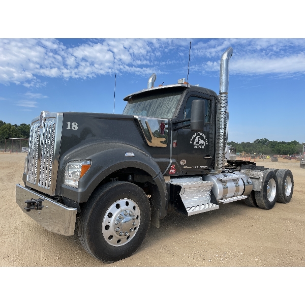 2020 KENWORTH W990 Day Cab Truck