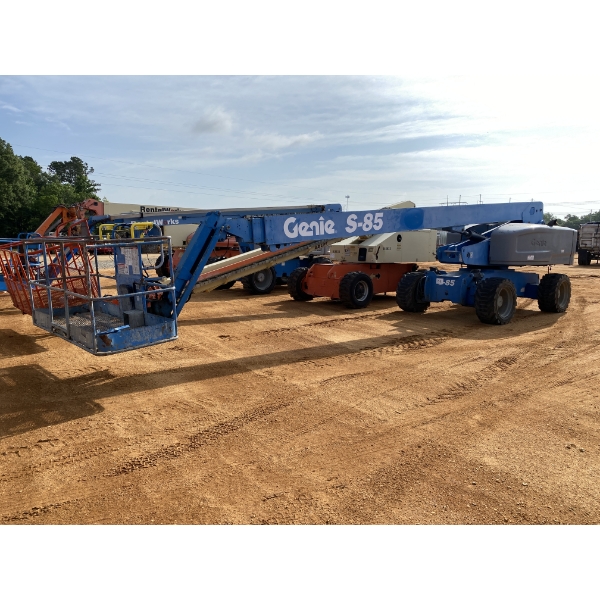 2013 GENIE S-85 Manlift
