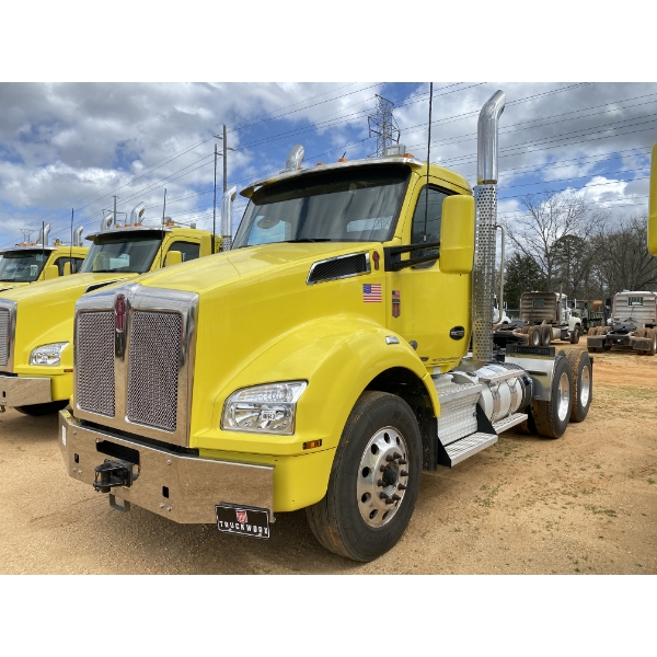 2022 KENWORTH T880 Day Cab Truck