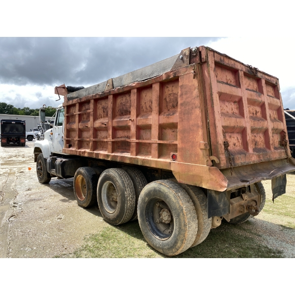 1989 INTERNATIONAL 2554 Dump Truck - J.M. Wood Auction Company, Inc.