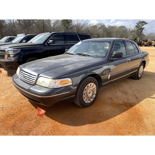 2004 FORD CROWN VICTORIA Automobile