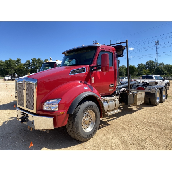 2023 KENWORTH T880 Roll Off Truck