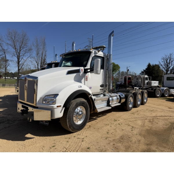 2025 KENWORTH T880 Day Cab Truck