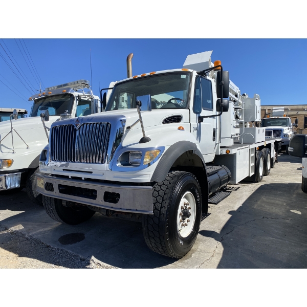 2005 INTERNATIONAL 7600 Bridge Inspection / Ladder Truck