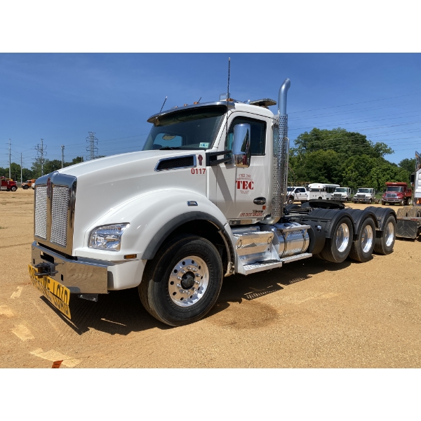 2023 KENWORTH T880 Day Cab Truck
