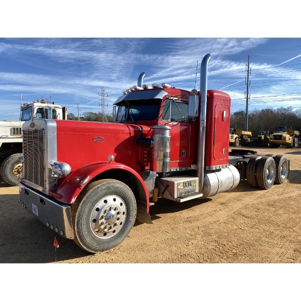 1982 PETERBILT 359 Sleeper Truck