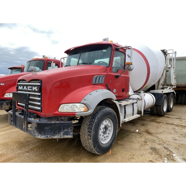 2016 MACK GU813 Concrete Mixer / Pump Truck