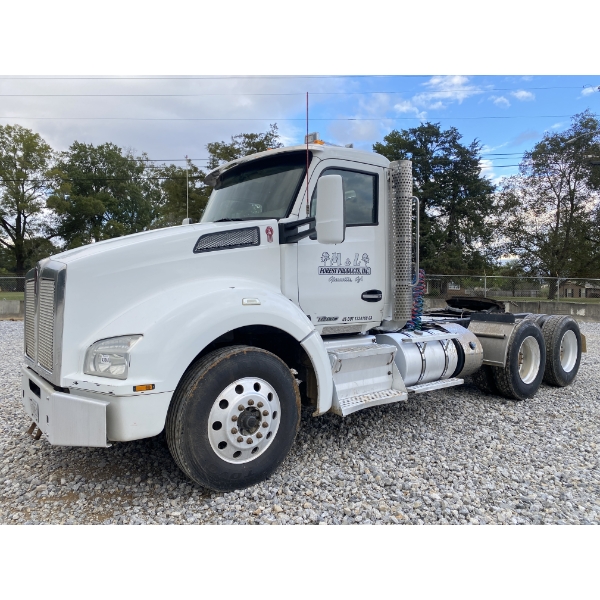 2016 KENWORTH T880 Day Cab Truck