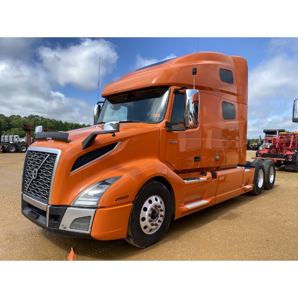 2020 VOLVO VNL 760 Sleeper Truck