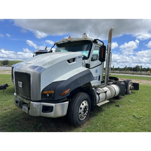 2014 CAT CT660 Day Cab Truck