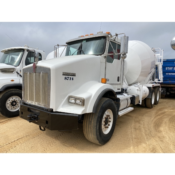 2015 KENWORTH T800 Concrete Mixer / Pump Truck