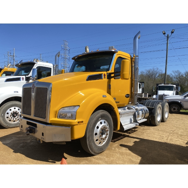 2020 KENWORTH T880 Day Cab Truck