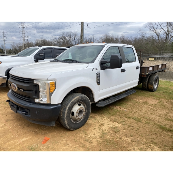 2017 FORD F350 XL Flatbed Truck
