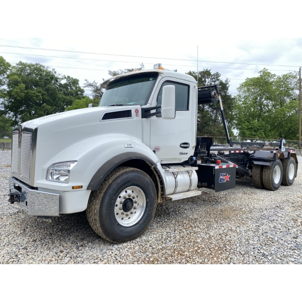 2025 KENWORTH T880 Roll Off Truck