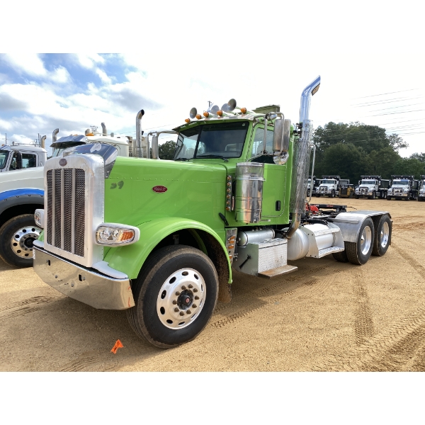 2015 PETERBILT 389 Day Cab Truck