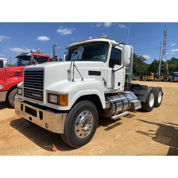 2010 MACK CHU613 Day Cab Truck