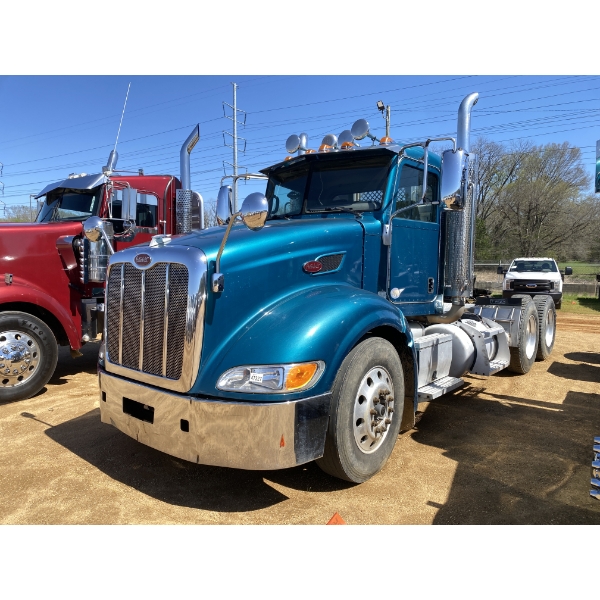 2013 PETERBILT 386 Day Cab Truck