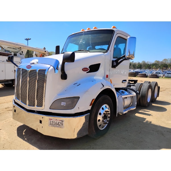 2015 PETERBILT 579 Day Cab Truck