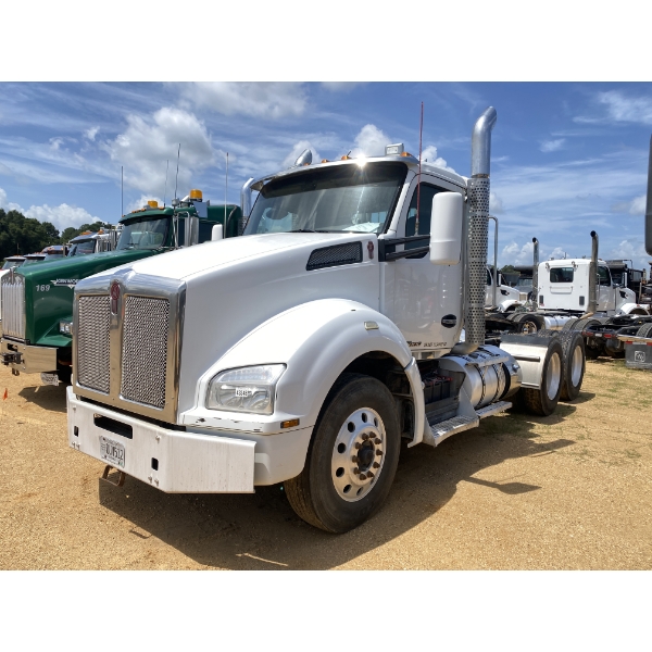 2016 KENWORTH T880 Day Cab Truck