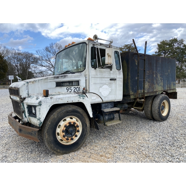 1995 MACK CS-300P Water Truck
