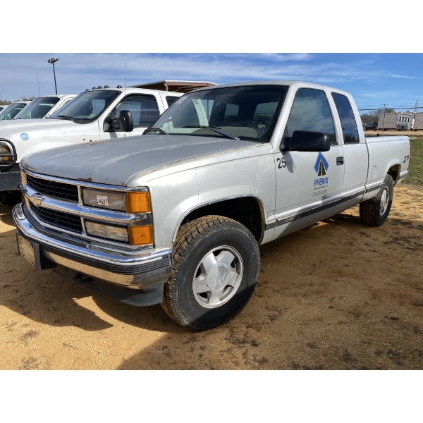 1996 CHEVROLET SILVERADO Z71 Pickup Truck