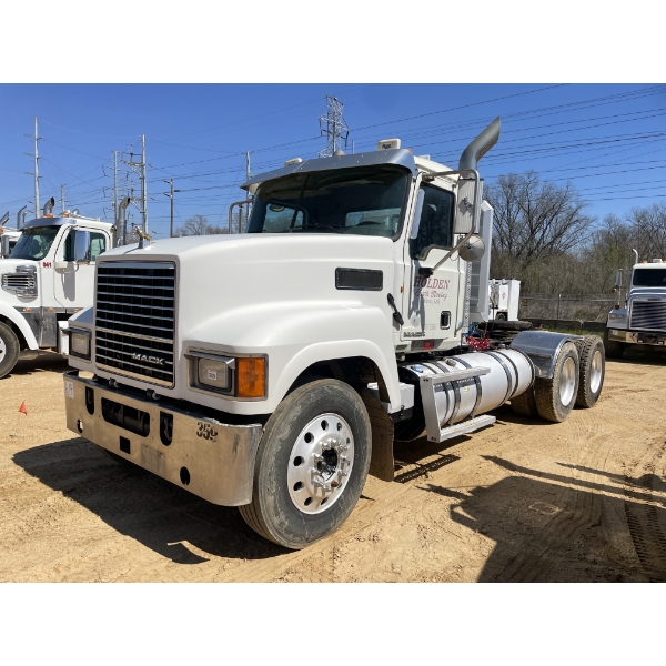 2011 MACK CHU613 Day Cab Truck