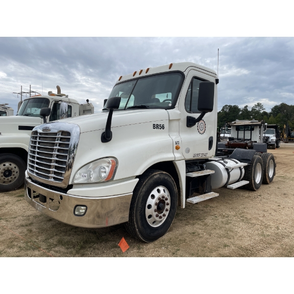 2014 FREIGHTLINER CASCADIA Day Cab Truck