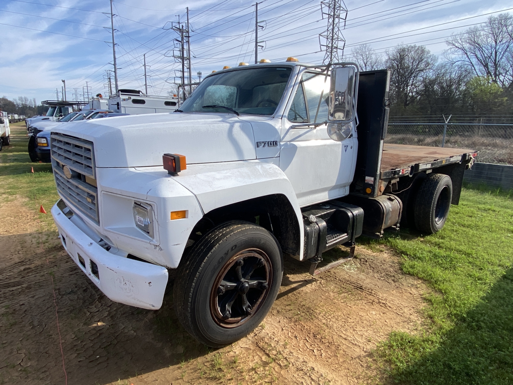 97 F700 1991 FORD F700 Flatbed Truck - J.M. Wood Auction Company, Inc.