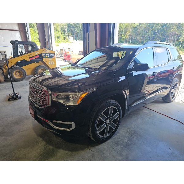 2017 GMC ACADIA SUV