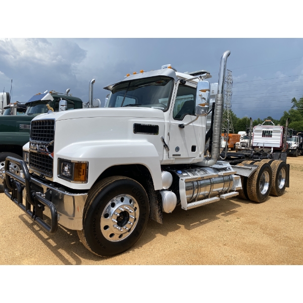 2021 MACK PI64T Day Cab Truck