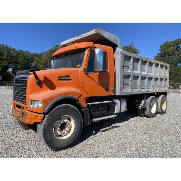 2019 VOLVO VHD Dump Truck
