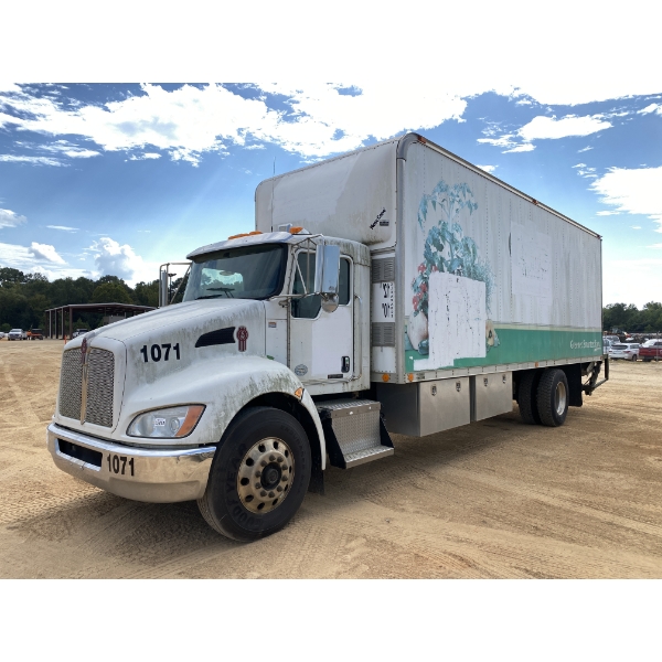 2013 KENWORTH T270 Box Truck