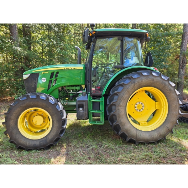 2021 JOHN DEERE 6105E Farm Tractor